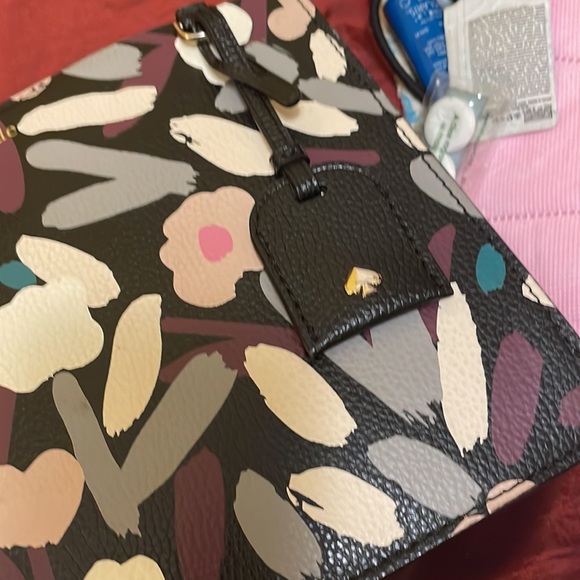 Kate Spade New York Eva Triple Gusset Crossbody. Perfect condition - Picture 4 of 4